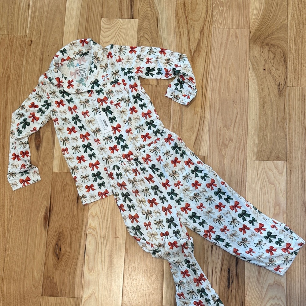 Little One Shop Co. Holiday Bow pajamas NWT 6/7